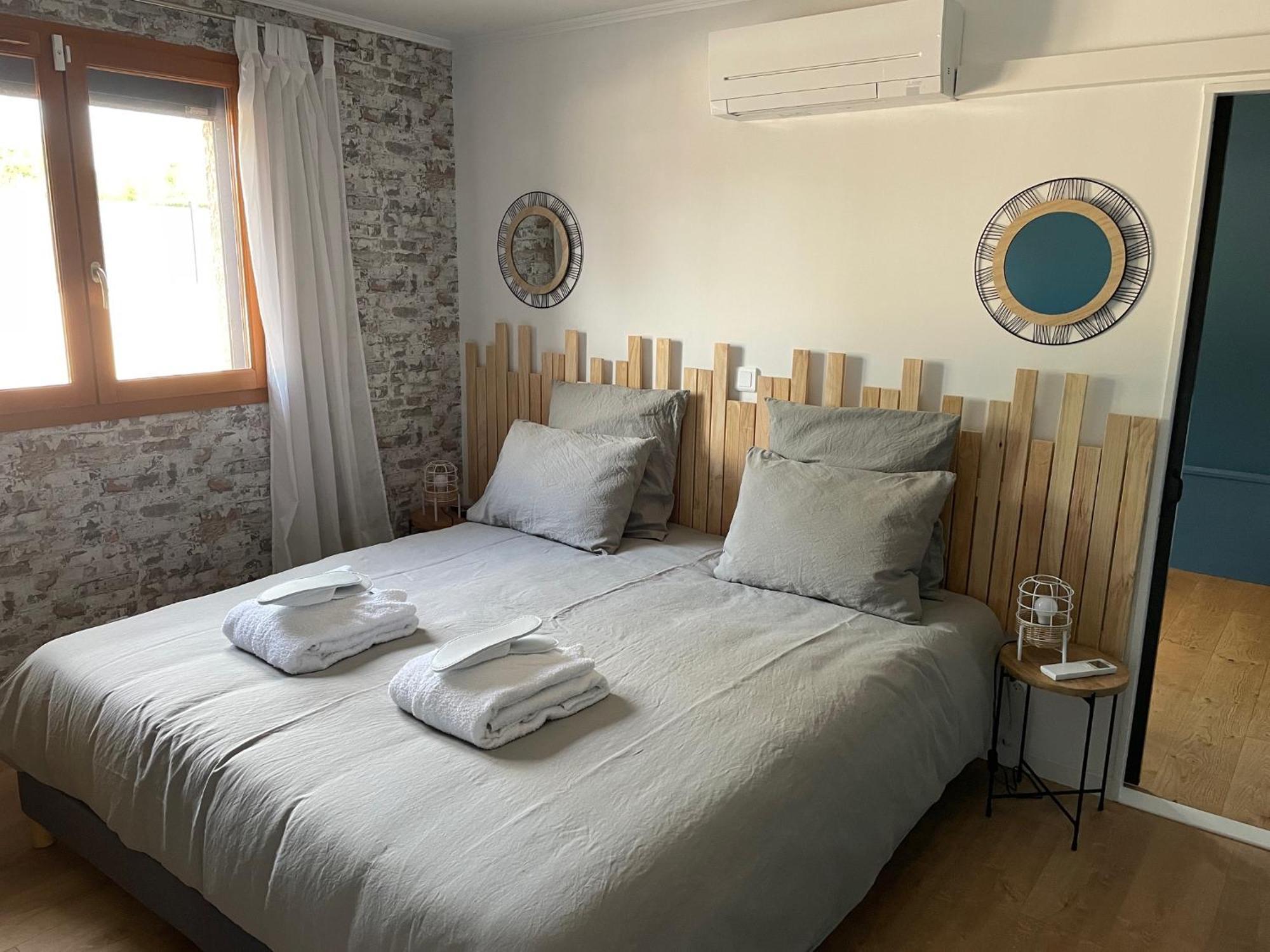 Bed and Breakfast Le Double C Saint-Victor-de-Morestel Екстер'єр фото